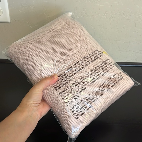 Roller Rabbit May Cape Sweater poncho solid Pale Rose, fringed hem,fits all NWT - Picture 12 of 12